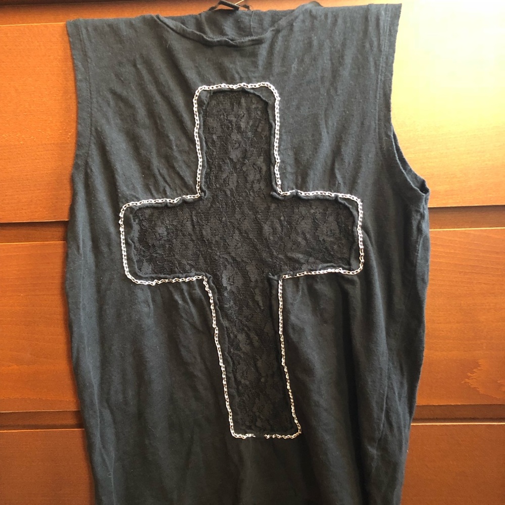 Forever 21 Charcoal cotton top w/black lace cross